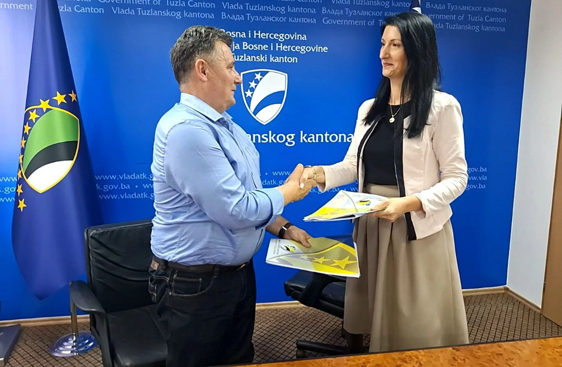 Poboljšani uslovi rada državnih službenika